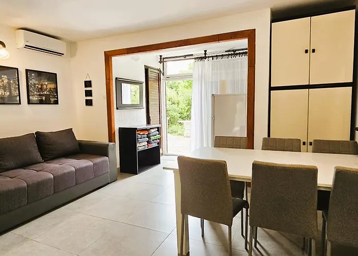 Apartment Mirna