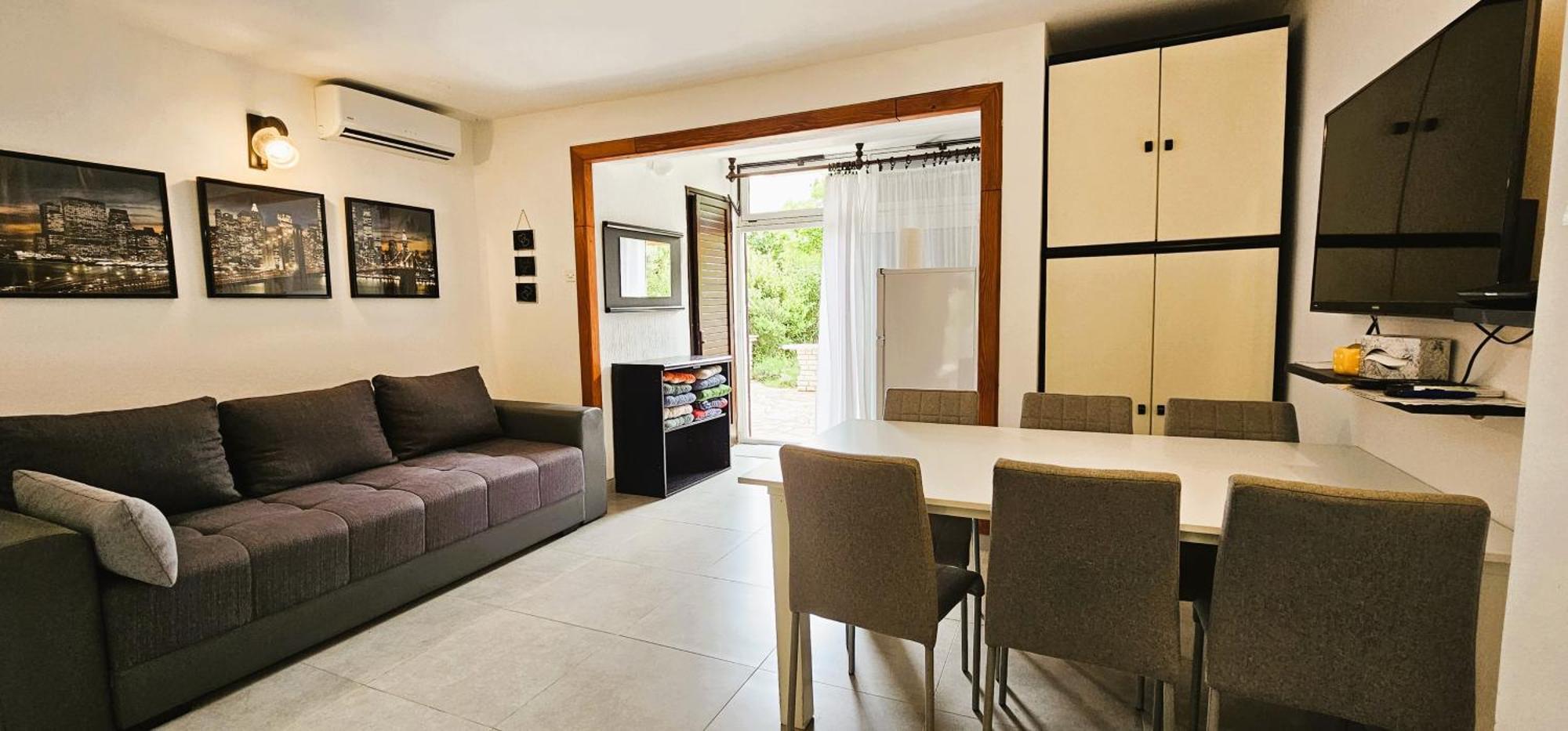 Mirna Apartmán *